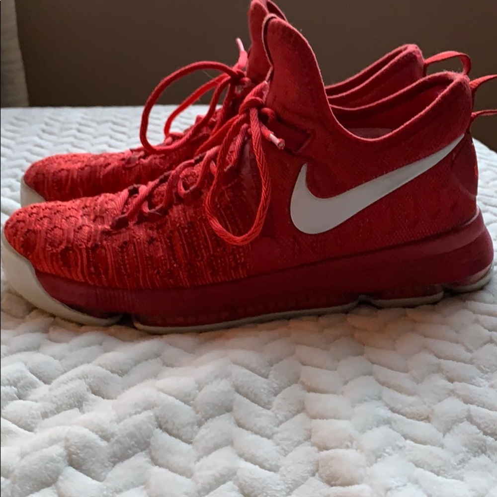 KD 9 basketball shoes